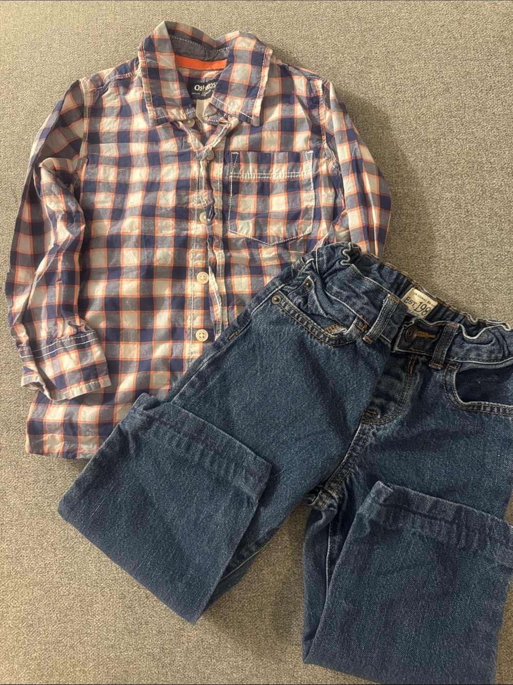 5/$15- Boy’s outfit size 4